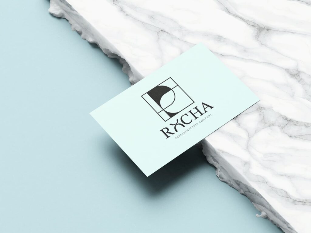 Diseño de tarjeta corporativa con el logotipo de Rocha, parte del proyecto de branding, identidad visual y diseño gráfico desarrollado por Landa Estudio.