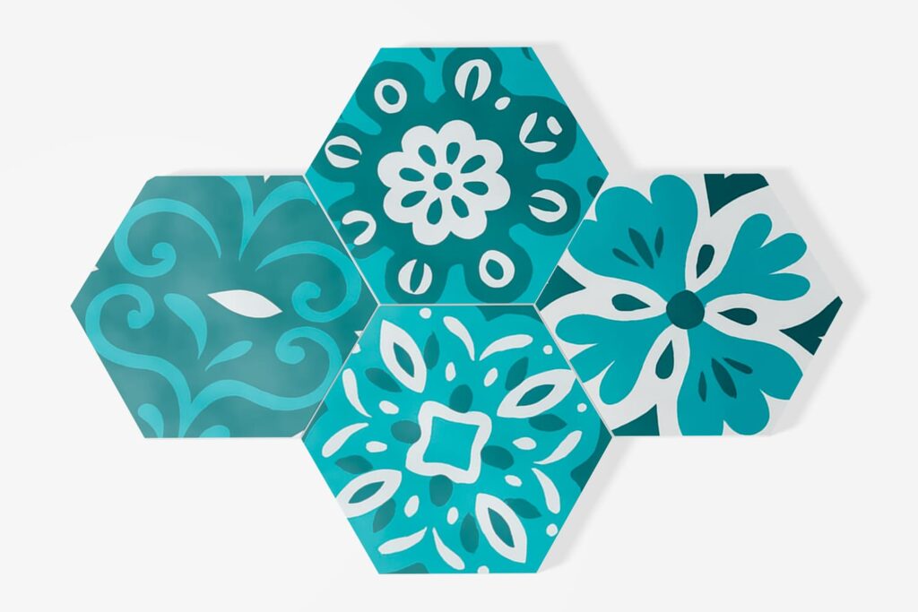 Diseño geométrico de azulejos hexagonales en tonos turquesa y blanco, parte del sistema visual creado para la identidad de marca y el branding profesional de Rocha por Landa Estudio.