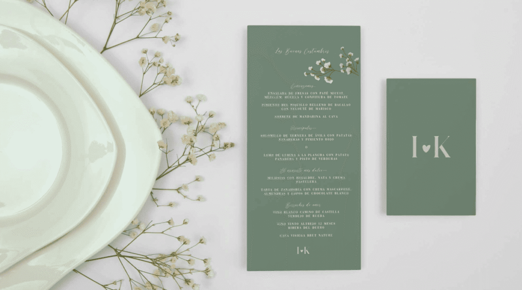 Menú de boda en tono verde oliva con tipografía elegante y detalle floral, diseño de papelería de mesa personalizada para even